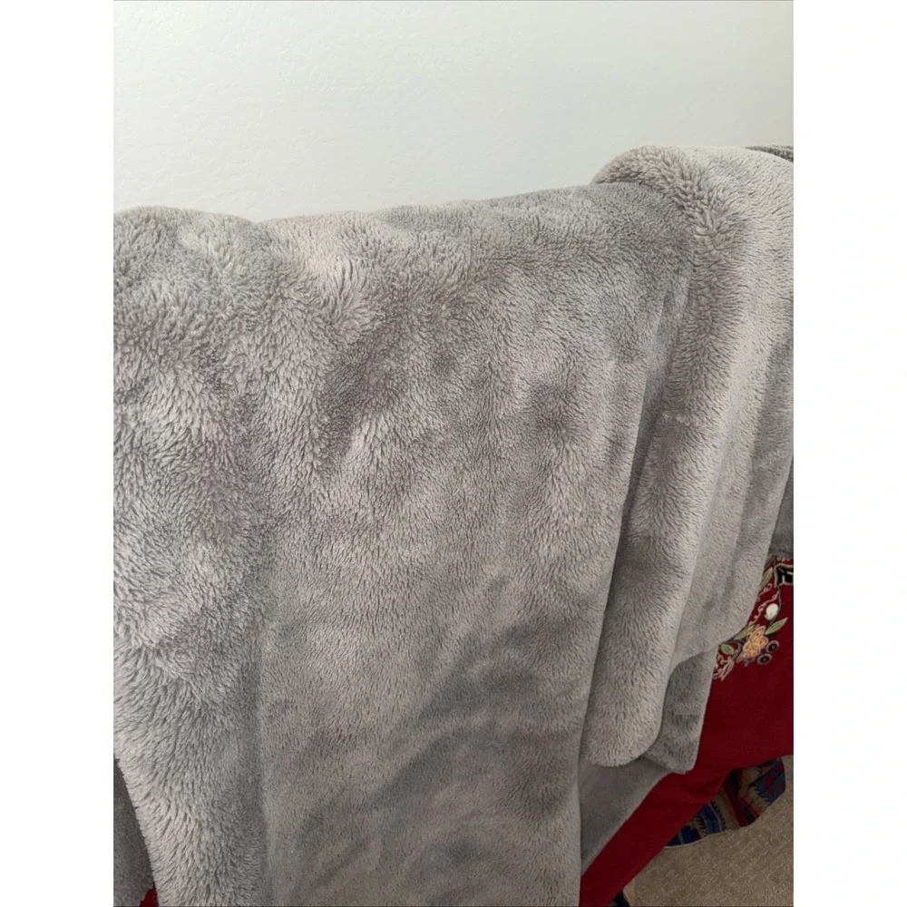 RH Restoration Hardware Faux Fur‎ Throw Blanket Silver gray Luxurious 50x64